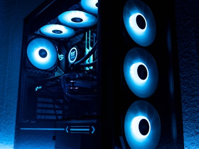 Neon Fury - Gaming PC z RGB, RTX 4070 Ti, Ryzen 7 7800X3D