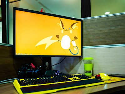 Arctic - Bialy komputer gamingowy minimalistyczny z RTX 4060 Ti